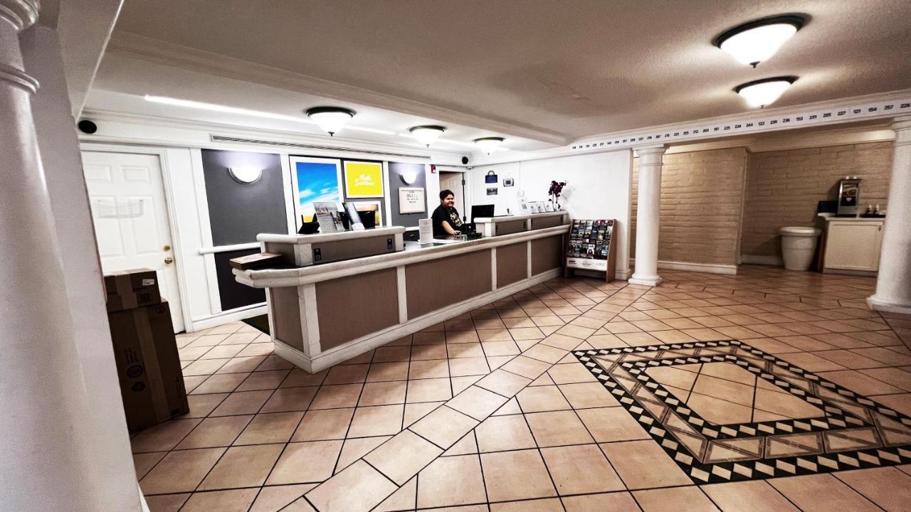 Days Inn By Wyndham Sulphur West Exterior photo